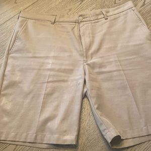 Men’s golf shorts